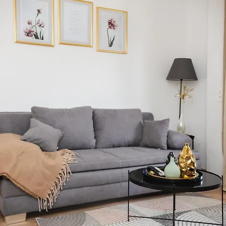Dortmunder Erdgeschoss-luxusloft Mit Grossen Balkon, Netflix Und 250 Mbytes Highspeed Wifi Apartment *