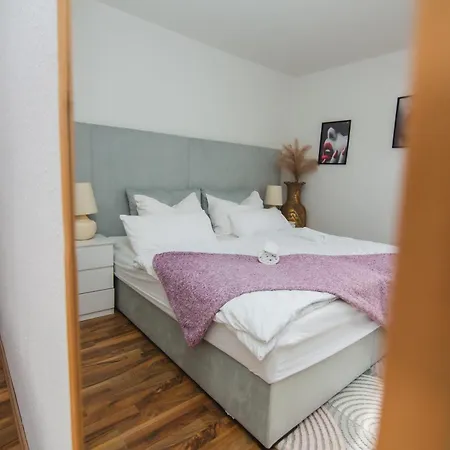 Dortmunder Erdgeschoss-luxusloft Mit Grossen Balkon, Netflix Und 250 Mbytes Highspeed Wifi Apartment Wilhelmshohe