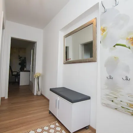 Dortmunder Erdgeschoss-luxusloft Mit Grossen Balkon, Netflix Und 250 Mbytes Highspeed Wifi Apartment Wilhelmshohe